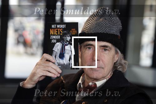 Rotterdam 14 april 2023
Boekpresentatie boek Hans de Booij . Johan Vlemmix reikte het eerste boek uit.
Hans zit in het gips omdat hij nzijn enkel heeft gebroken.