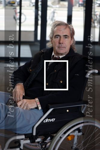 Rotterdam 14 april 2023
Boekpresentatie boek Hans de Booij . Johan Vlemmix reikte het eerste boek uit.
Hans zit in het gips omdat hij nzijn enkel heeft gebroken.