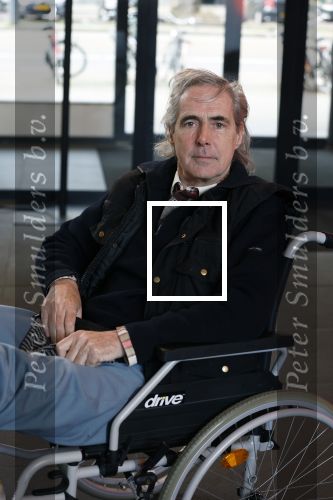 Rotterdam 14 april 2023
Boekpresentatie boek Hans de Booij . Johan Vlemmix reikte het eerste boek uit.
Hans zit in het gips omdat hij nzijn enkel heeft gebroken.