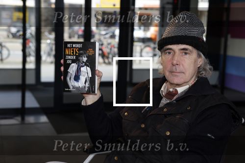 Rotterdam 14 april 2023
Boekpresentatie boek Hans de Booij . Johan Vlemmix reikte het eerste boek uit.
Hans zit in het gips omdat hij nzijn enkel heeft gebroken.