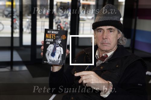 Rotterdam 14 april 2023
Boekpresentatie boek Hans de Booij . Johan Vlemmix reikte het eerste boek uit.
Hans zit in het gips omdat hij nzijn enkel heeft gebroken.
