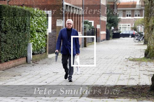 Amsterdam 31 maart 2023
Harry Mens wandelend door Amsterdam zuid.