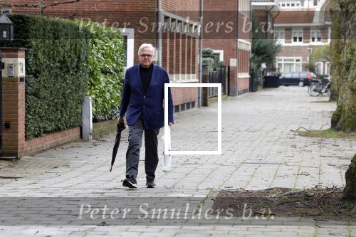 Amsterdam 31 maart 2023
Harry Mens wandelend door Amsterdam zuid.