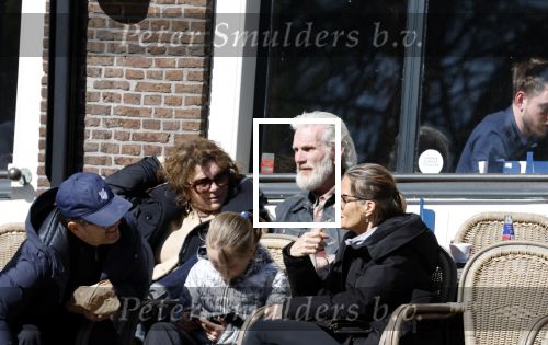 Amsterdam 2 april 2023
Henriette Tol met partner op terras in het centrum van Amsterdam.