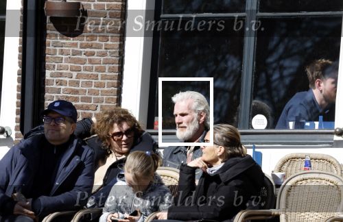 Amsterdam 2 april 2023
Henriette Tol met partner op terras in het centrum van Amsterdam.