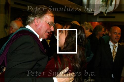 Amsterdam, 18 Oktober 2002
Huub Oosterhuis met Eredoctoraat en zijn dochter Trijntje Oosterhuis