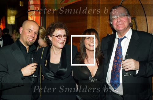 Amsterdam, 9 Februari 2002
Huub Oosterhuis met zijn vrouw en Tjeerd Oosterhuis en Trijntje Oosterhui