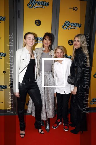 Amsterdam 3 april 2023
Premiere Grease in het DeLaMar theater.
Isa Hoes met dochter Vlinder Kamerling en vrienden