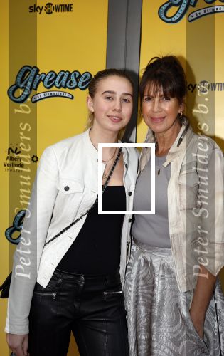 Amsterdam 3 april 2023
Premiere Grease in het DeLaMar theater.
Isa Hoes met dochter Vlinder Kamerling en vrienden