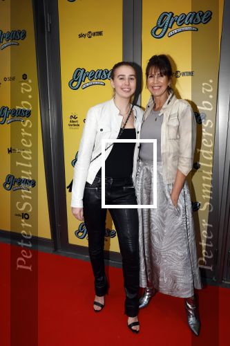 Amsterdam 3 april 2023
Premiere Grease in het DeLaMar theater.
Isa Hoes met dochter Vlinder Kamerling en vrienden
