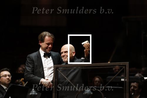 Amsterdam 18 april 2023
Jaap v Zweden krijgt de concertgebouwprijs 2023 in het concertgebouw uit handen van directeur Simon Reinink .