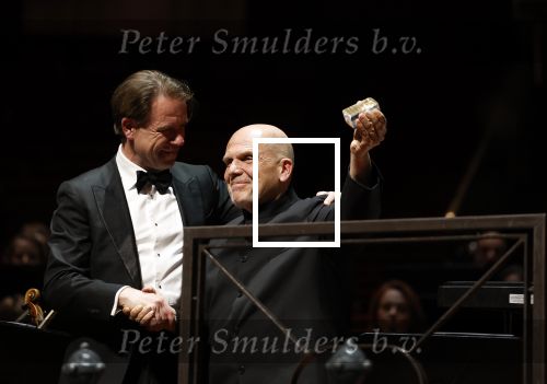 Amsterdam 18 april 2023
Jaap v Zweden krijgt de concertgebouwprijs 2023 in het concertgebouw uit handen van directeur Simon Reinink .
