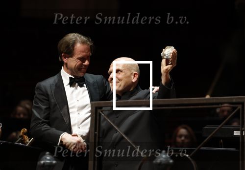 Amsterdam 18 april 2023
Jaap v Zweden krijgt de concertgebouwprijs 2023 in het concertgebouw uit handen van directeur Simon Reinink .