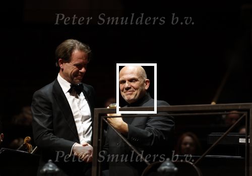 Amsterdam 18 april 2023
Jaap v Zweden krijgt de concertgebouwprijs 2023 in het concertgebouw uit handen van directeur Simon Reinink .