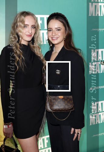Amsterdam 17 april 2023
Premiere Mafia mama in pathe Arena.
Jada Borsato met een vriendin