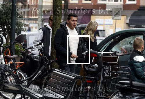 Amsterdam 1 april 2023
Jan Smit met zijn vrouw Lisa en zoon op de cornelis schuytstraat