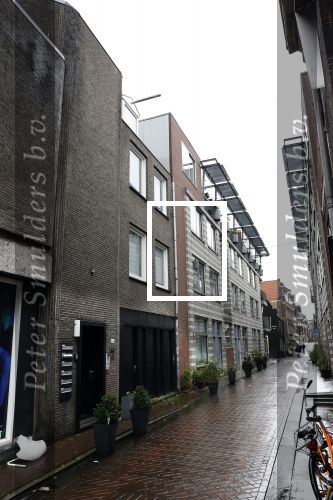 Amsterdam 22 maart 2023
Jeangu Macrooy en zijn partner hebben een nieuw huis gekocht ioj de Jordaan.