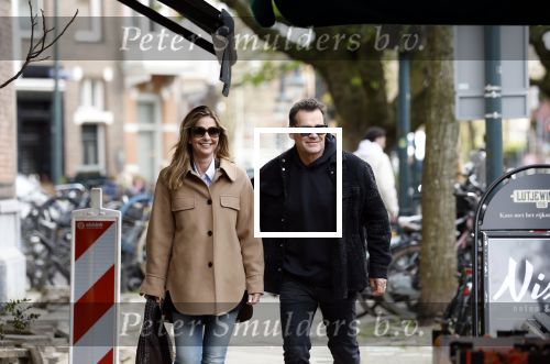 Amsterdam 15 april 2023
Jeroen v d Boom met zijn vrouw Dani in Amsterdam Zuid