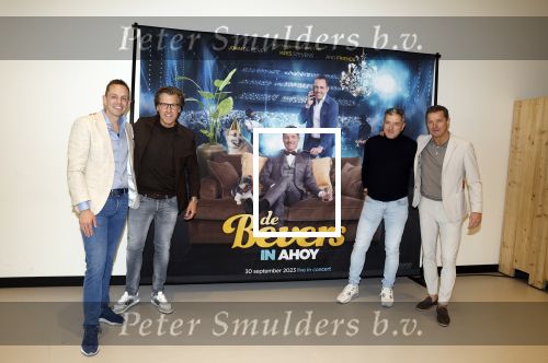 Rotterdam 5 april 2023
John de Bever en Kees de Bever maken bekend dat ze samen in AHOY op gaan treden.
Niels Houtepen en ...