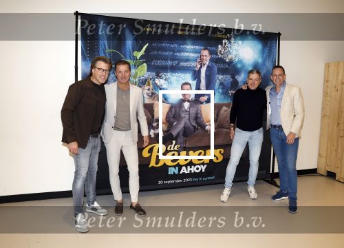 Rotterdam 5 april 2023
John de Bever en Kees de Bever maken bekend dat ze samen in AHOY op gaan treden.
Niels Houtepen en ...