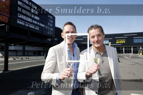 Rotterdam 5 april 2023
John de Bever en Kees de Bever maken bekend dat ze samen in AHOY op gaan treden.