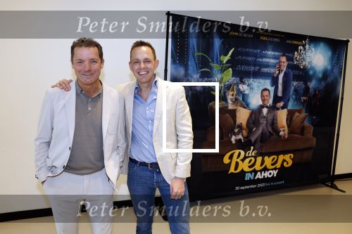 Rotterdam 5 april 2023
John de Bever en Kees de Bever maken bekend dat ze samen in AHOY op gaan treden.