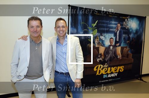 Rotterdam 5 april 2023
John de Bever en Kees de Bever maken bekend dat ze samen in AHOY op gaan treden.