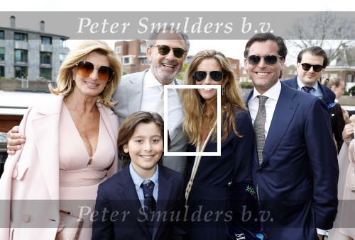Amsterdam 15 april 2023
Robert Doornbos en Chantal Bles zijn vandaag op een prachtige salonboot getrouwd.
Jos Bles met zijn vrouw Dochter Dani schoonzoon en kleinzoon