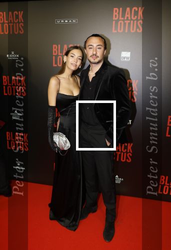 Amsterdam 10 april 2023
Premiere Black Lotus in Tuschinski met Rico Verhoeven in de hoofdrol.
Joseph Klibansky met vriendin Victoria en Louis Klibansky met zijn vrouw Susanna