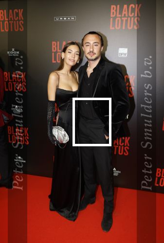 Amsterdam 10 april 2023
Premiere Black Lotus in Tuschinski met Rico Verhoeven in de hoofdrol.
Joseph Klibansky met vriendin Victoria en Louis Klibansky met zijn vrouw Susanna
