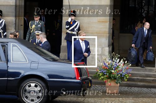 Amsterdam 12 april 2023
Staatsbezoek Macron aan Nederland .  Ook zijn vrouw Brigitte was aanwezig alsmeder Koning Willem Alexander en Koningin Maxima . Hier verlaten ze paleis op de Dam.