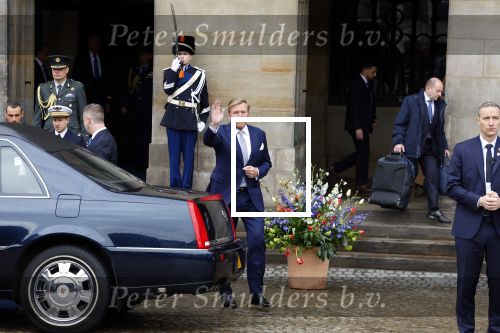 Amsterdam 12 april 2023
Staatsbezoek Macron aan Nederland .  Ook zijn vrouw Brigitte was aanwezig alsmeder Koning Willem Alexander en Koningin Maxima . Hier verlaten ze paleis op de Dam.