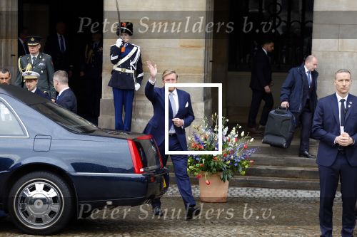 Amsterdam 12 april 2023
Staatsbezoek Macron aan Nederland .  Ook zijn vrouw Brigitte was aanwezig alsmeder Koning Willem Alexander en Koningin Maxima . Hier verlaten ze paleis op de Dam.