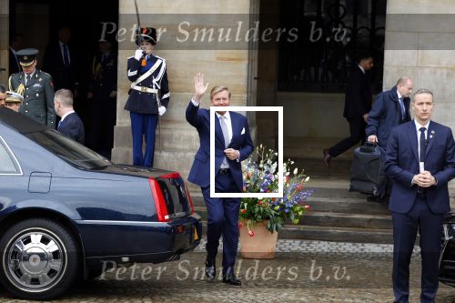 Amsterdam 12 april 2023
Staatsbezoek Macron aan Nederland .  Ook zijn vrouw Brigitte was aanwezig alsmeder Koning Willem Alexander en Koningin Maxima . Hier verlaten ze paleis op de Dam.