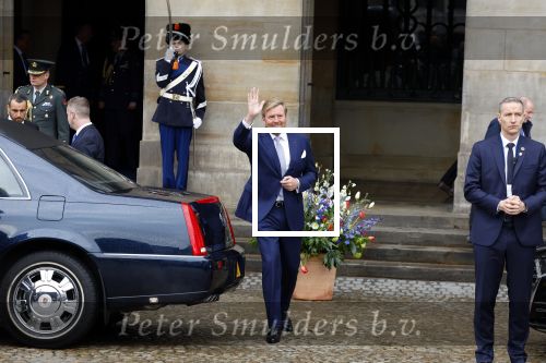 Amsterdam 12 april 2023
Staatsbezoek Macron aan Nederland .  Ook zijn vrouw Brigitte was aanwezig alsmeder Koning Willem Alexander en Koningin Maxima . Hier verlaten ze paleis op de Dam.
