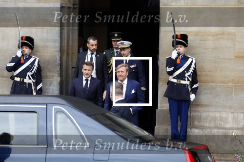 Amsterdam 12 april 2023
Staatsbezoek Macron aan Nederland .  Ook zijn vrouw Brigitte was aanwezig alsmeder Koning Willem Alexander en Koningin Maxima . Hier verlaten ze paleis op de Dam.