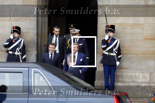 Amsterdam 12 april 2023
Staatsbezoek Macron aan Nederland .  Ook zijn vrouw Brigitte was aanwezig alsmeder Koning Willem Alexander en Koningin Maxima . Hier verlaten ze paleis op de Dam.