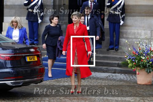 Amsterdam 12 april 2023
Staatsbezoek Macron aan Nederland .  Ook zijn vrouw Brigitte was aanwezig alsmeder Koning Willem Alexander en Koningin Maxima . Hier verlaten ze paleis op de Dam.
