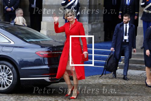 Amsterdam 12 april 2023
Staatsbezoek Macron aan Nederland .  Ook zijn vrouw Brigitte was aanwezig alsmeder Koning Willem Alexander en Koningin Maxima . Hier verlaten ze paleis op de Dam.