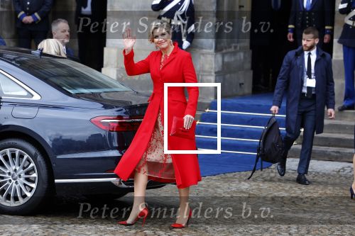 Amsterdam 12 april 2023
Staatsbezoek Macron aan Nederland .  Ook zijn vrouw Brigitte was aanwezig alsmeder Koning Willem Alexander en Koningin Maxima . Hier verlaten ze paleis op de Dam.