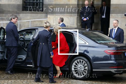 Amsterdam 12 april 2023
Staatsbezoek Macron aan Nederland .  Ook zijn vrouw Brigitte was aanwezig alsmeder Koning Willem Alexander en Koningin Maxima . Hier verlaten ze paleis op de Dam.