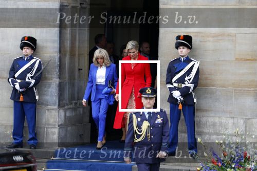 Amsterdam 12 april 2023
Staatsbezoek Macron aan Nederland .  Ook zijn vrouw Brigitte was aanwezig alsmeder Koning Willem Alexander en Koningin Maxima . Hier verlaten ze paleis op de Dam.