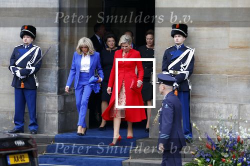 Amsterdam 12 april 2023
Staatsbezoek Macron aan Nederland .  Ook zijn vrouw Brigitte was aanwezig alsmeder Koning Willem Alexander en Koningin Maxima . Hier verlaten ze paleis op de Dam.