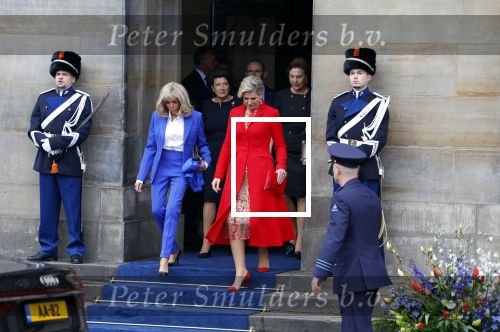 Amsterdam 12 april 2023
Staatsbezoek Macron aan Nederland .  Ook zijn vrouw Brigitte was aanwezig alsmeder Koning Willem Alexander en Koningin Maxima . Hier verlaten ze paleis op de Dam.