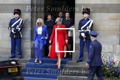 Amsterdam 12 april 2023
Staatsbezoek Macron aan Nederland .  Ook zijn vrouw Brigitte was aanwezig alsmeder Koning Willem Alexander en Koningin Maxima . Hier verlaten ze paleis op de Dam.