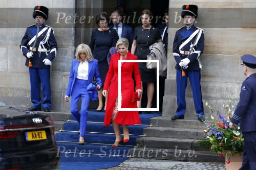 Amsterdam 12 april 2023
Staatsbezoek Macron aan Nederland .  Ook zijn vrouw Brigitte was aanwezig alsmeder Koning Willem Alexander en Koningin Maxima . Hier verlaten ze paleis op de Dam.