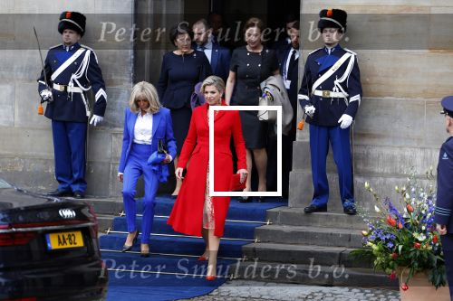 Amsterdam 12 april 2023
Staatsbezoek Macron aan Nederland .  Ook zijn vrouw Brigitte was aanwezig alsmeder Koning Willem Alexander en Koningin Maxima . Hier verlaten ze paleis op de Dam.