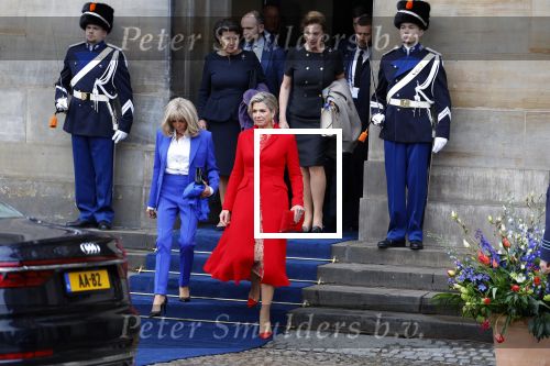 Amsterdam 12 april 2023
Staatsbezoek Macron aan Nederland .  Ook zijn vrouw Brigitte was aanwezig alsmeder Koning Willem Alexander en Koningin Maxima . Hier verlaten ze paleis op de Dam.