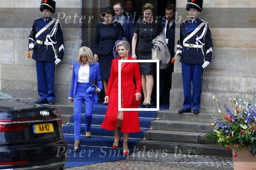 Amsterdam 12 april 2023
Staatsbezoek Macron aan Nederland .  Ook zijn vrouw Brigitte was aanwezig alsmeder Koning Willem Alexander en Koningin Maxima . Hier verlaten ze paleis op de Dam.
