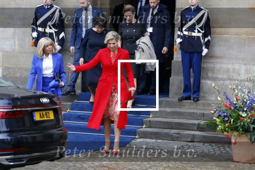 Amsterdam 12 april 2023
Staatsbezoek Macron aan Nederland .  Ook zijn vrouw Brigitte was aanwezig alsmeder Koning Willem Alexander en Koningin Maxima . Hier verlaten ze paleis op de Dam.